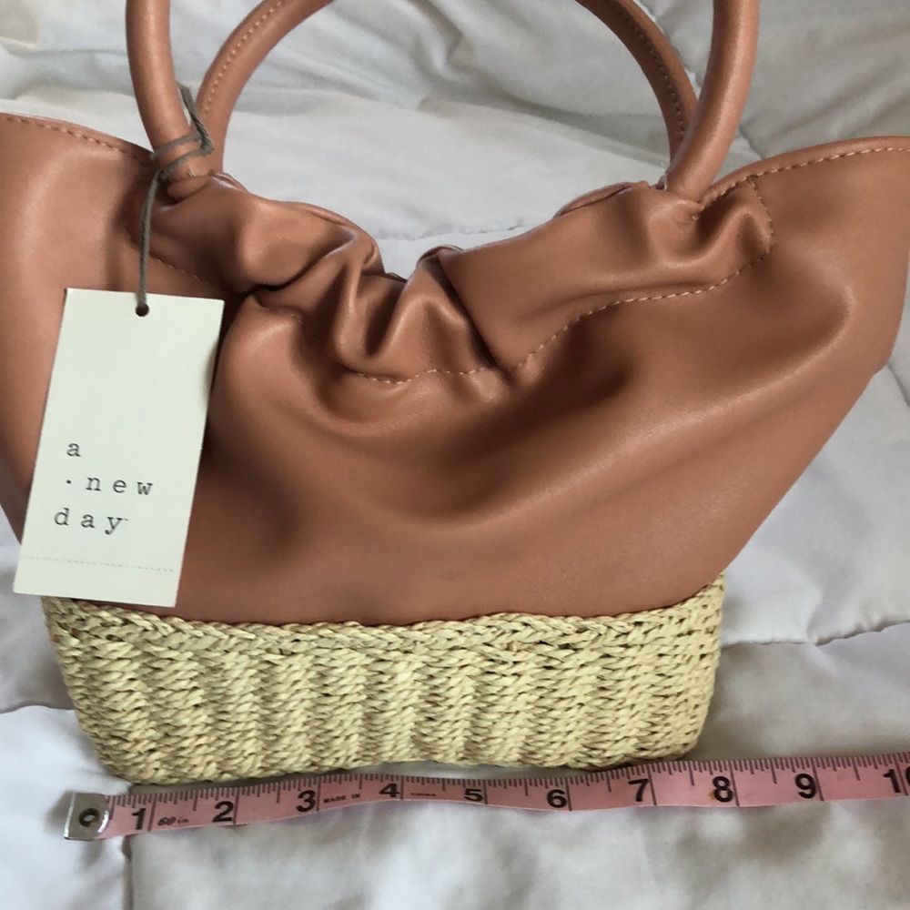 A . new day handbag - Picture 2 of 6